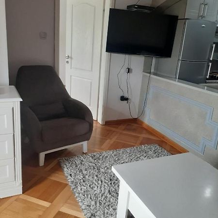 Loznicki Stan Na Dan 2 - Stan Na Dan Loznica Apartment Luaran gambar