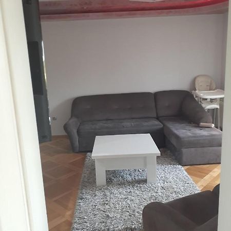 Loznicki Stan Na Dan 2 - Stan Na Dan Loznica Apartment Luaran gambar