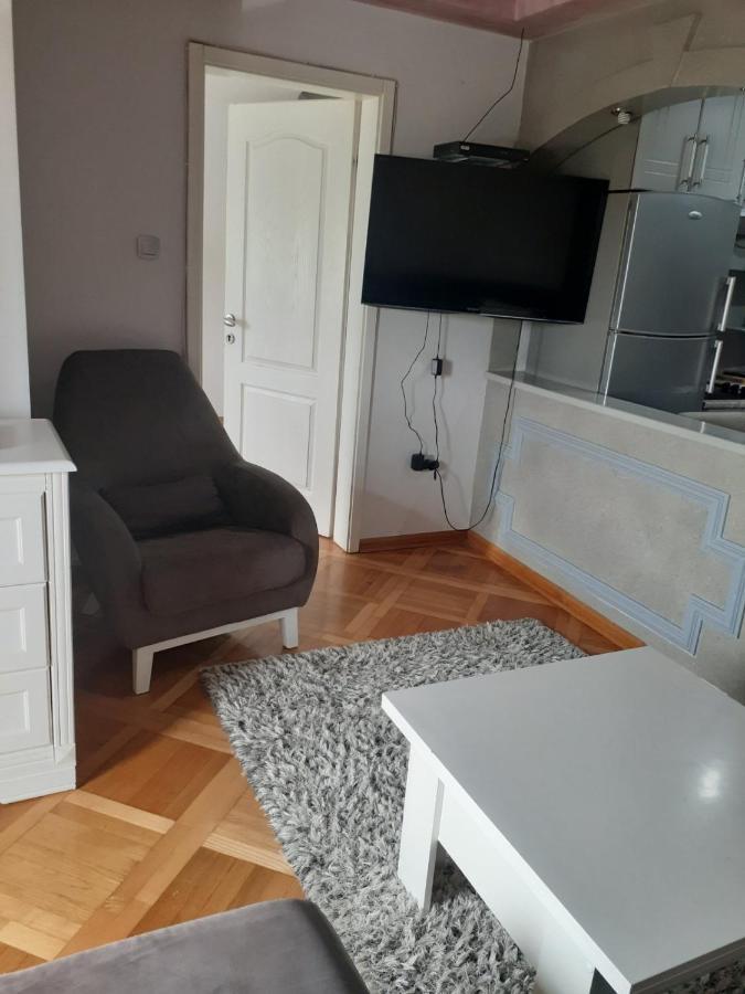 Loznicki Stan Na Dan 2 - Stan Na Dan Loznica Apartment Luaran gambar