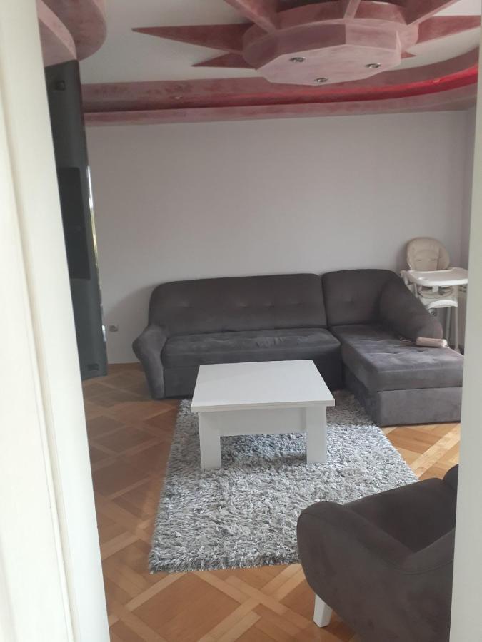 Loznicki Stan Na Dan 2 - Stan Na Dan Loznica Apartment Luaran gambar